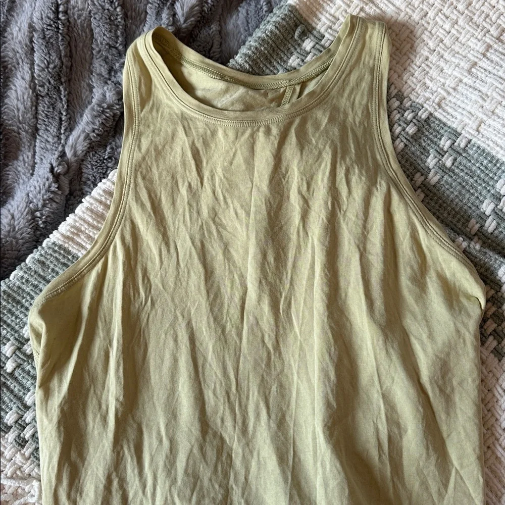 Women’s Lululemon tank top